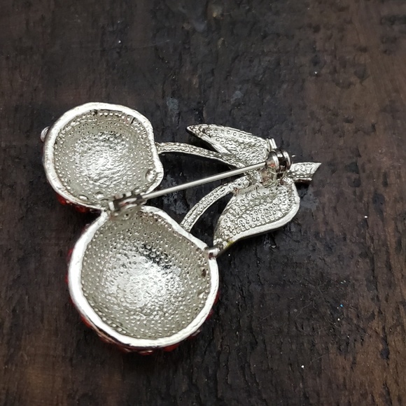🍒Cherries Brooch Pin - Picture 2 of 3